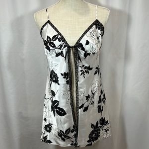 Victoria’s Secret White and Black Floral Tie Front Babydoll Size M